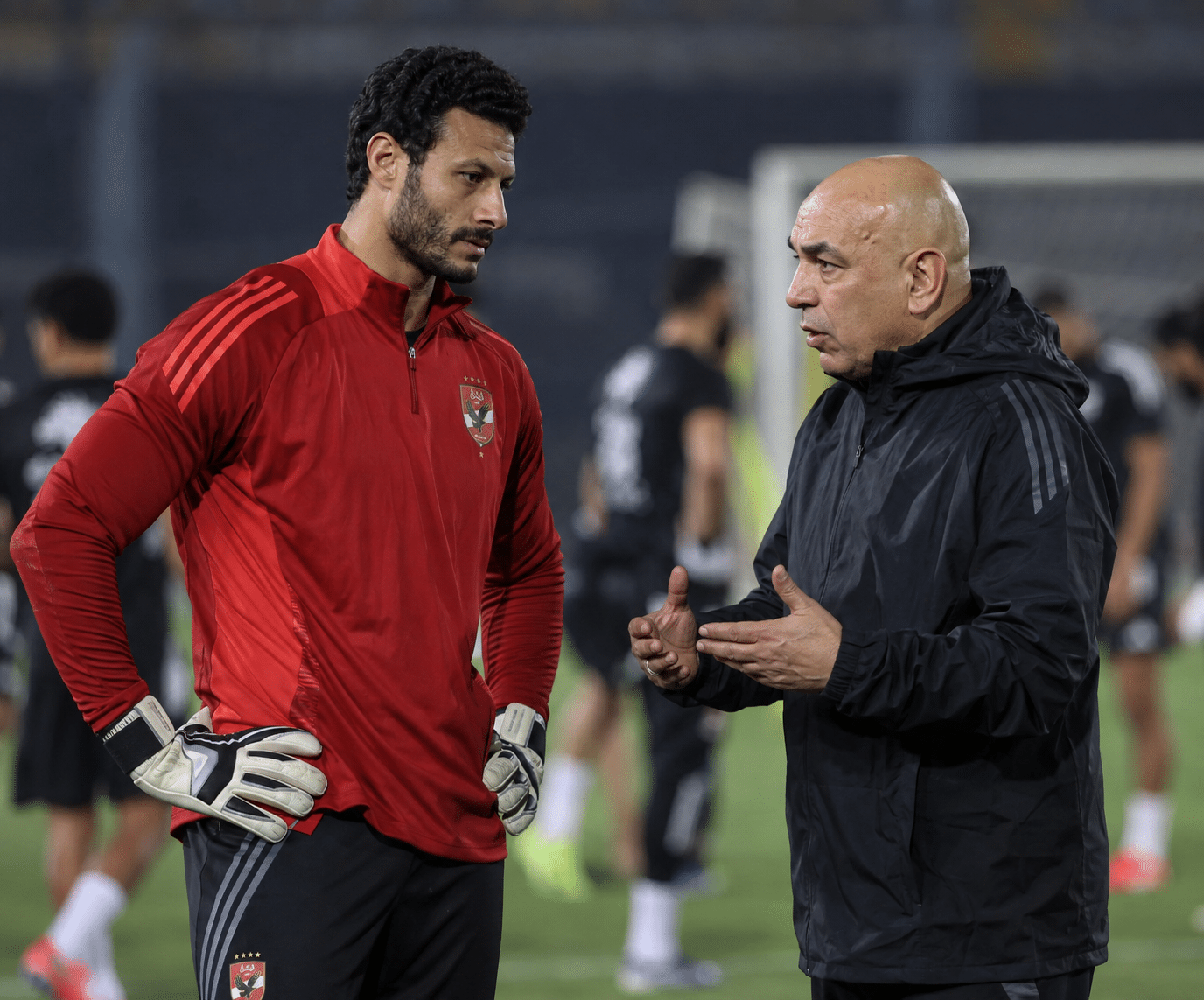 غياب محمد الشناوي عن معسكر المنتخب يفتح باب الجدل حول الإصابة ورواية الخلاف